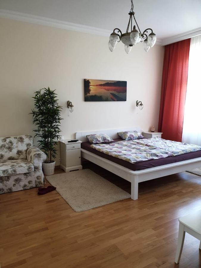Jurincom Apartments Masaryka การ์โลวีวารี ภายนอก รูปภาพ